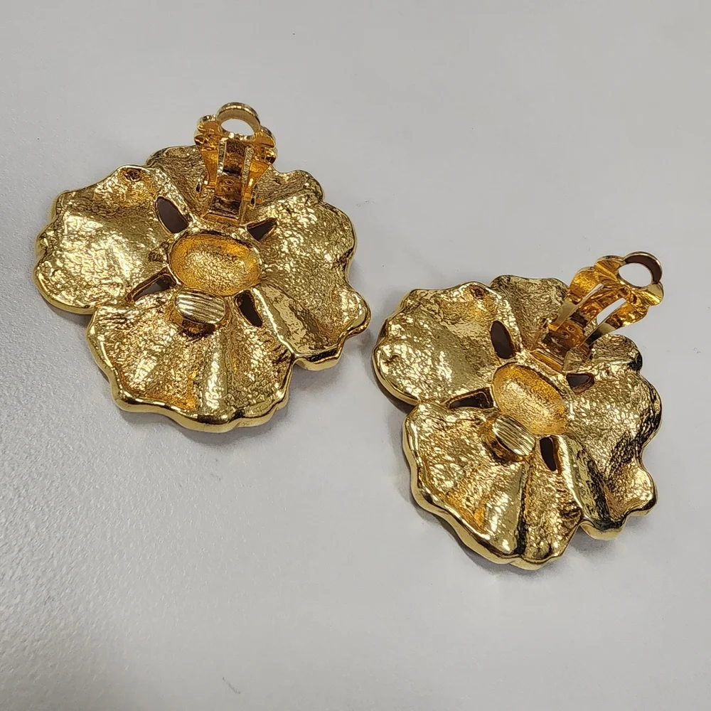 Vintage Avon Dogwood Flower Clip-On Earrings Pink Enamel Gold Tone Floral